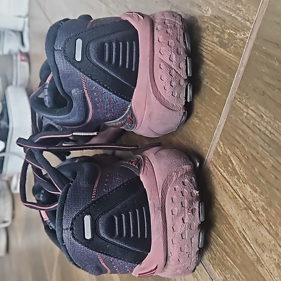 Brooks Adrenaline GTS 21 Women's Running Shoes Sz 9 - Picture 3 of 7